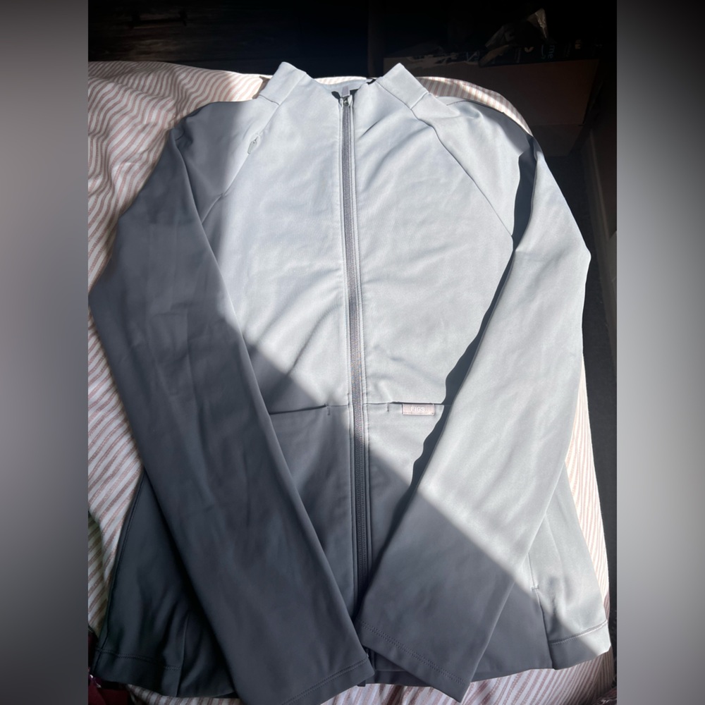 Figs, gray contour jacket